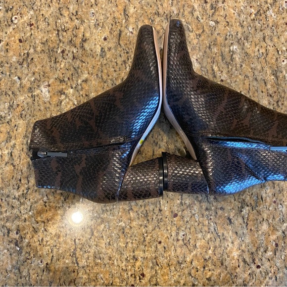 27 Edit Naturalizer Persia Snakeskin Booties - Picture 9 of 9